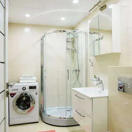 شقة Uptown With Balcony And Panoramic View