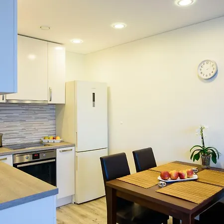 Uptown With Balcony And Panoramic View *