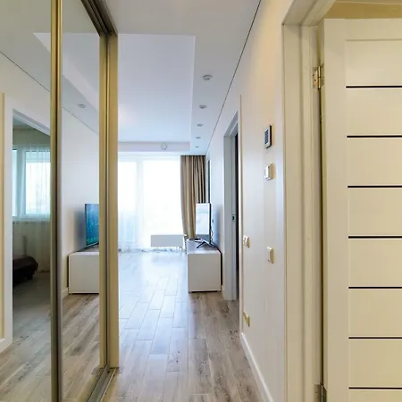 아파트 Uptown With Balcony And Panoramic View *