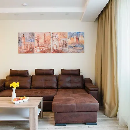 Uptown With Balcony And Panoramic View شقة