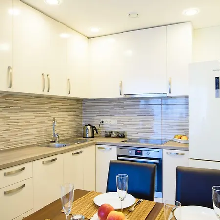 Uptown With Balcony And Panoramic View شقة *