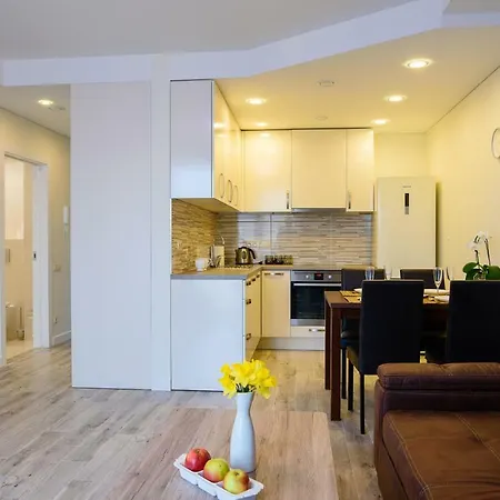 Uptown With Balcony And Panoramic View شقة *