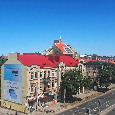 Uptown With Balcony And Panoramic View *